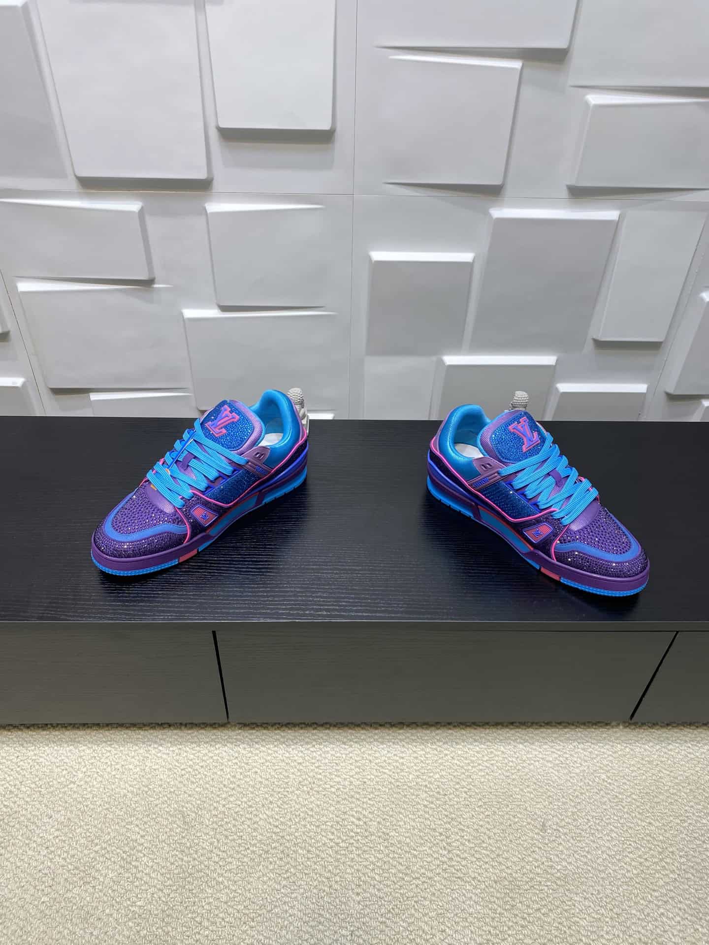 LV Trainer purple-blue Rhinestones (2)