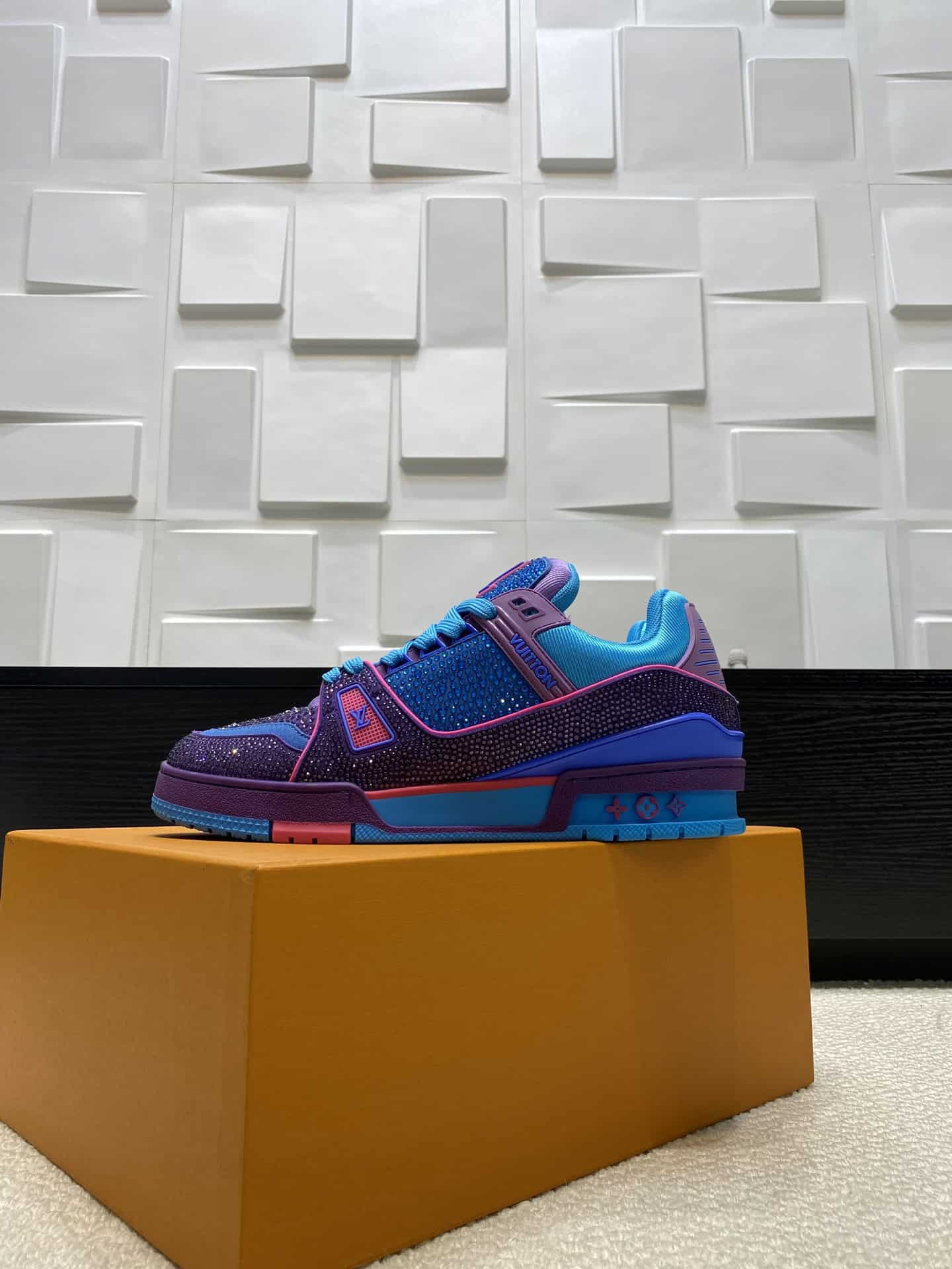 LV Trainer purple-blue Rhinestones (3)