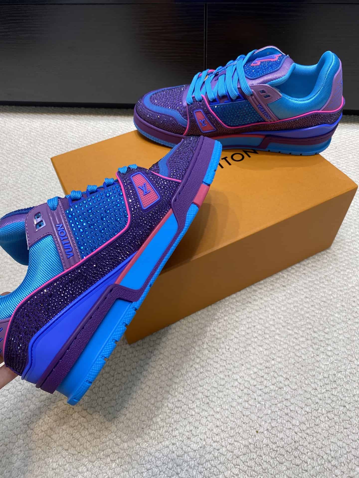 LV Trainer purple-blue Rhinestones (4)