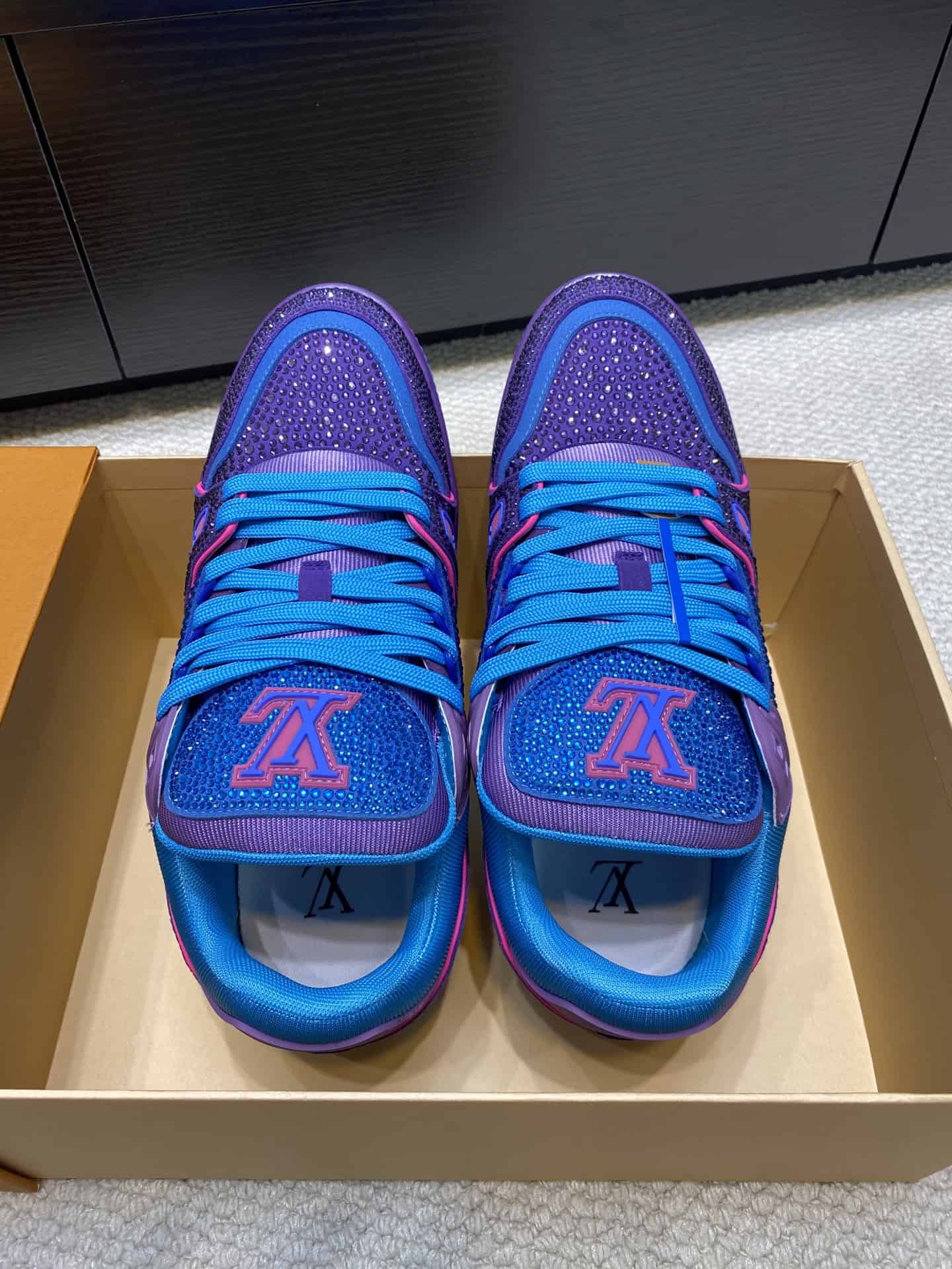 LV Trainer purple-blue Rhinestones (6)