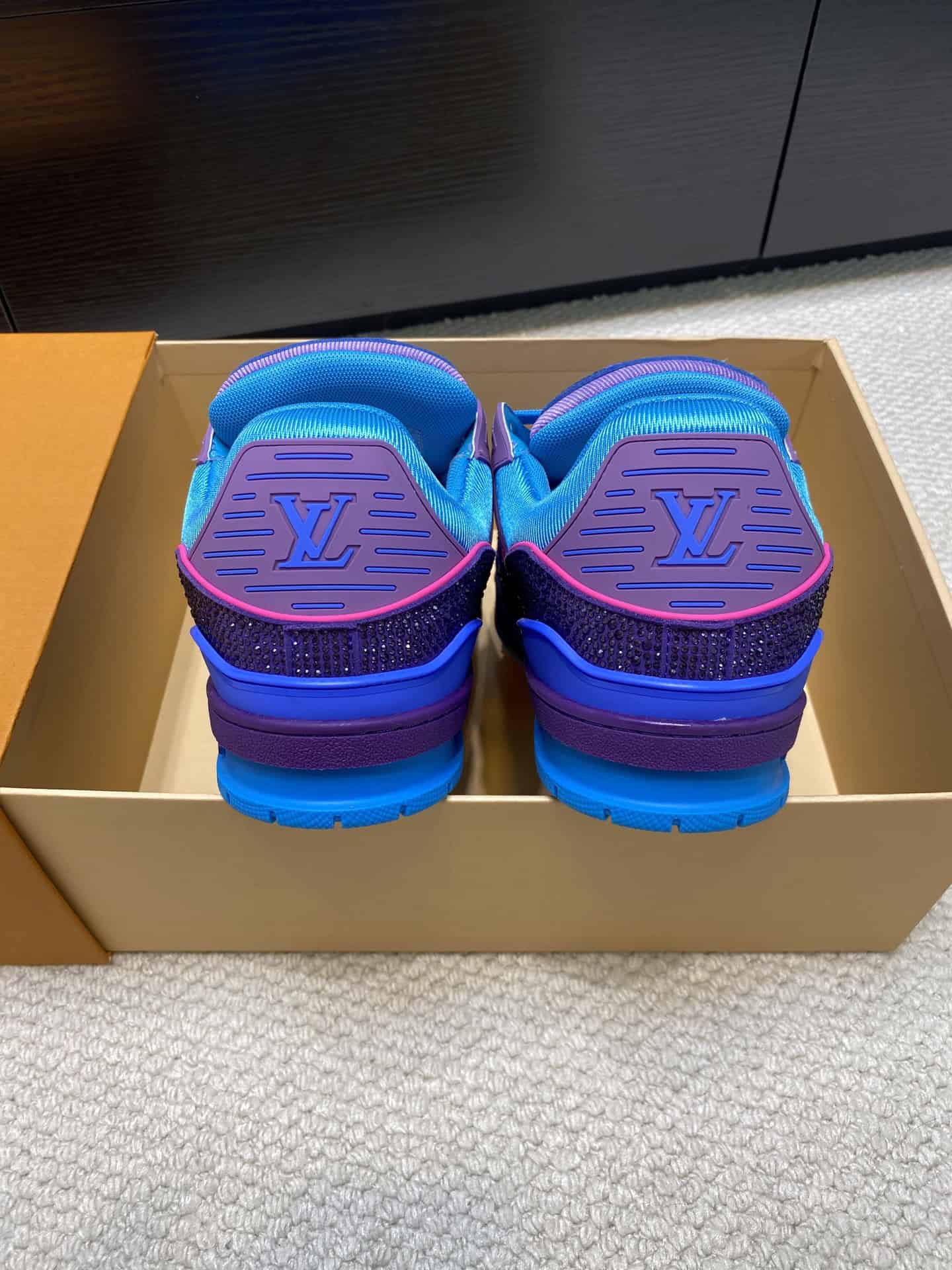 LV Trainer purple-blue Rhinestones (8)